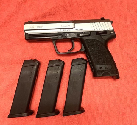 Pistola HK USP Bitono calibre 9mm. Con tres cargadores, precio 350 mas gastos de envió. 01