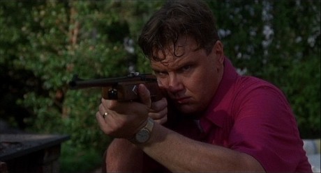 Compañeros,

En vista de las ganas de algunos (Elcafe, Wilcow, Vrakk, etc) por adivinar armas de películas 80