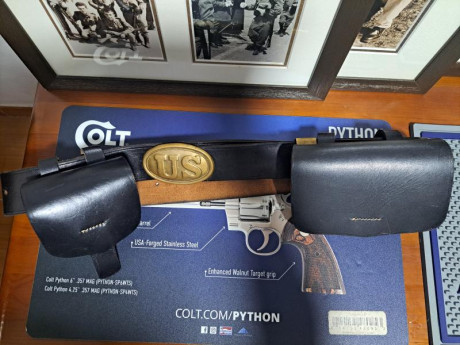 A la venta un conjunto de reproduccion de:

-. Cinturon con US Buckle, usado en la Guerra Civil hasta 02