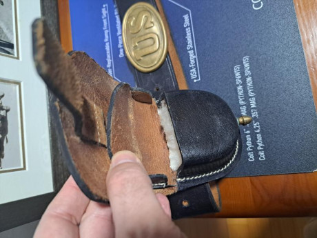 A la venta un conjunto de reproduccion de:

-. Cinturon con US Buckle, usado en la Guerra Civil hasta 00