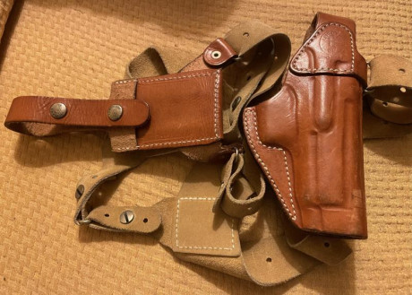 Se vende funda sobaquera, sirve para pistolas tipo star BM y mono hileras de ese tipo. Se vende por 35 00