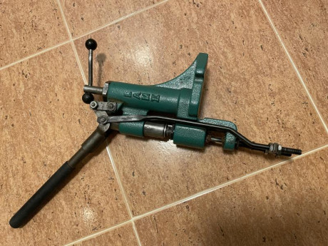 Se vende prensa recalibradora RCBS, con el die para 9mm instalado. Precio 150 euros puesta en domicilio. 00