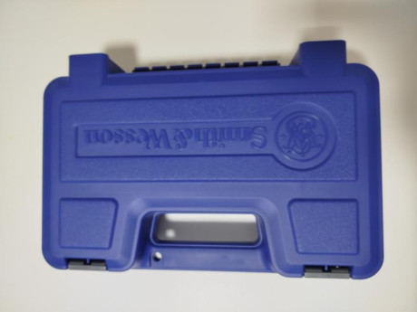 VENDIDO
Pongo a la venta estuche rígido arma corta Smith & Wesson Large Azul sin estrenar. 01
