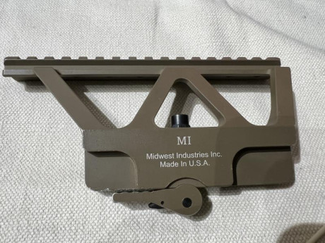 Vendo soporte para colocar visor con rail picatinny en Rifles y escopetas Saiga, Molot y Kalashnikov de 00