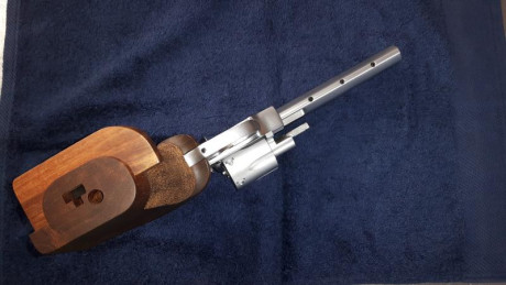 Buenas compañeros.
Pongo a la venta mi revolver del .32, esta seminuevo.
Lo compre como segunda arma del 60