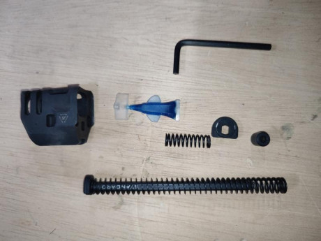 Se vende Compensador Mass Drive para Glock 17 Gen4, montado para probar y de vuelta a la caja.
Se encuentra 01