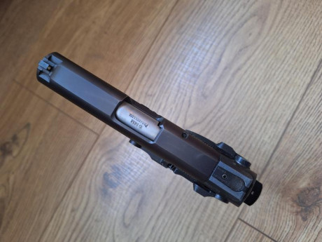 *SE VENDE:*  (((Rebajada)))

Pistola compacta SMITH & WESSON modelo 6904, calibre 9mm. Dos cargadores 80