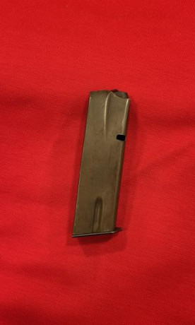 Cargador original pistola FN Browning GP35 del 9 parabellum. Es el original con acabado fosfatado. Está 10