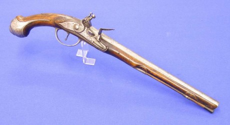 Voy a colocar unas fotos de un arma larga alemana de llave de mecha del siglo XVI. 170