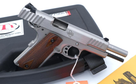 Un modelo completamente de acero inoxidable de cargador simple. La Trojan SS cuenta con el reconocido 11