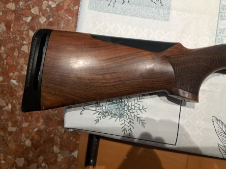 Se vende escopeta Benelli Raffaello Power Bore Crio, calibre 12, cañón de 71cm, maletín original.
5 crio 02