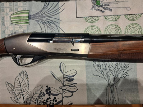 Se vende escopeta Benelli Raffaello Power Bore Crio, calibre 12, cañón de 71cm, maletín original.
5 crio 01