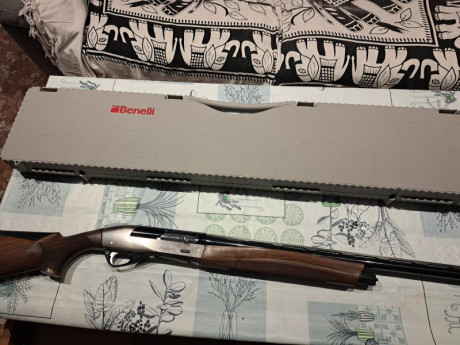 Se vende escopeta Benelli Raffaello Power Bore Crio, calibre 12, cañón de 71cm, maletín original.
5 crio 12