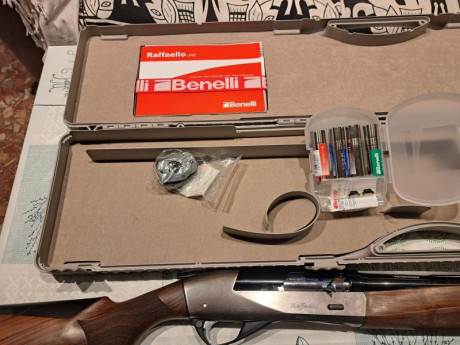 Se vende escopeta Benelli Raffaello Power Bore Crio, calibre 12, cañón de 71cm, maletín original.
5 crio 11