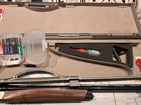 Se vende escopeta Benelli Raffaello Power Bore Crio, calibre 12, cañón de 71cm, maletín original.
5 crio 10