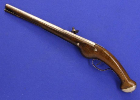 Voy a colocar unas fotos de un arma larga alemana de llave de mecha del siglo XVI. 41