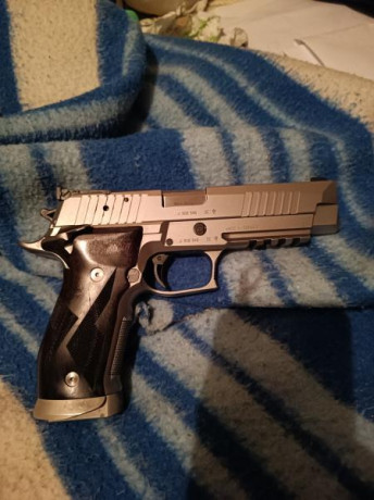 VENDO Pistola SIG SAUER P226 X-FIVE 9mm con 2 cargadores y muy buen estado!!! Maletín original y con pocos 41