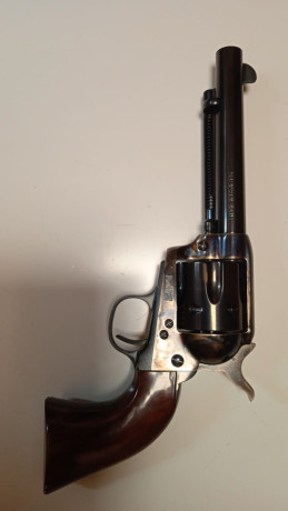Se vende Colt Modelo 1873 de Uberti en calibre 45 LC con cañón de 5 1/2 pulgadas. Estado muy bueno, solo 02