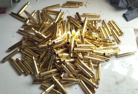 Buenas.
Vendo un lote de vainas del calibre .30-06 Spgr. compuesto por 154 unidades limpias y todas percutidas, 00