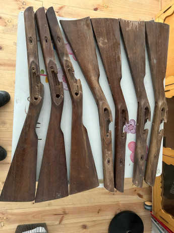 Hola, busco la parte de madera para un rifle. Tipo Kentucky. También estaría interesado en la parte de 50