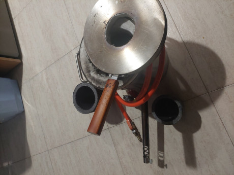 Hola

Vendo horno fundición Vevor, poco uso, máximo 6 kg, hasta 1300 grados, funciona mejor con propano. 01