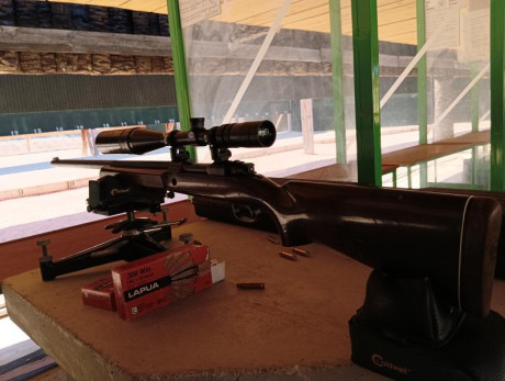 Se vende rifle inglés monotiro con acción 98 mejorada y cañón pesado con visor Tasco 8-32 x 44 se desconoce 00