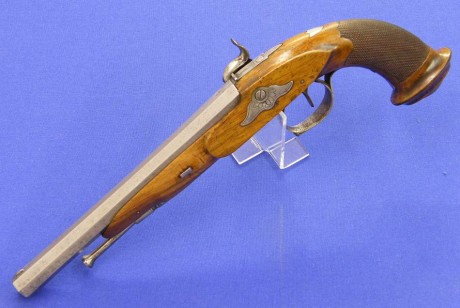 Voy a colocar unas fotos de un arma larga alemana de llave de mecha del siglo XVI. 81