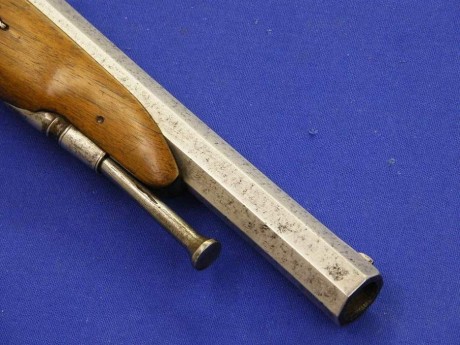 Voy a colocar unas fotos de un arma larga alemana de llave de mecha del siglo XVI. 102