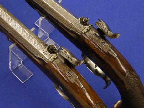 Voy a colocar unas fotos de un arma larga alemana de llave de mecha del siglo XVI. 122