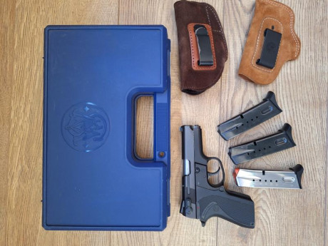 *SE VENDE:*  (((Rebajada)))

Pistola compacta SMITH & WESSON modelo 6904, calibre 9mm. Dos cargadores 150