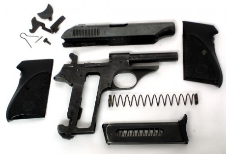 Hola al Foro a raiz de un infortunado hecho se me ha caído al piso esta pistola y se a producido la rotura 11