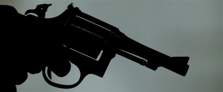 Compañeros,

En vista de las ganas de algunos (Elcafe, Wilcow, Vrakk, etc) por adivinar armas de películas 130
