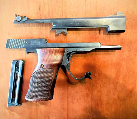 Vendo pistola SMITH & WESSON  Modelo 41 de calibre 22 lr.
Estado muy razonable para este clásico .Presenta 22