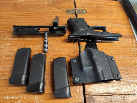 Buenos días, un compañero pone a la venta esta glock 26 comprada en 2006 con muy pocos disparos y muy 00
