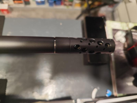 Rifle totalmente nuevo con muy poquitos disparos , se compró por capricho

Calibre 308 win

Cañón de 24” 60