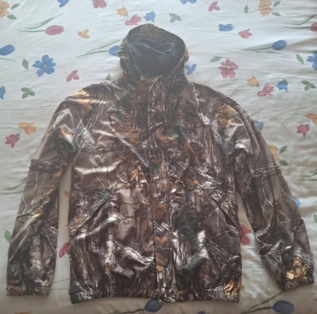 SE VENDE: 

Chaqueta de la marca americana Midway USA, cortavientos e impermeable 100%.
Talla :  L 
Camuflaje 02