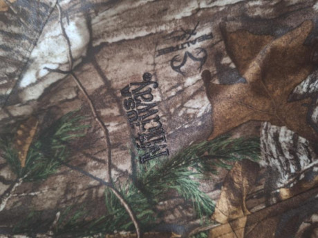 SE VENDE: 

Chaqueta de la marca americana Midway USA, cortavientos e impermeable 100%.
Talla :  L 
Camuflaje 01