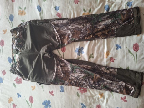SE VENDE:

Pantalón de caza, para las jornadas de invierno, de la prestigiosa marca alemana PINEWOOD, 02