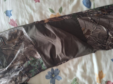 SE VENDE:

Pantalón de caza, para las jornadas de invierno, de la prestigiosa marca alemana PINEWOOD, 01