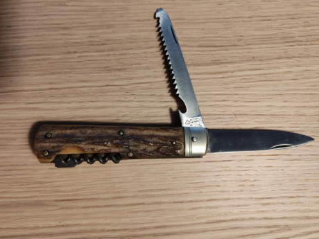Buenas 

En venta navaja PUMA modelo 943 , original, según su numeración 81173 fabricada en Julio de 1971, 02