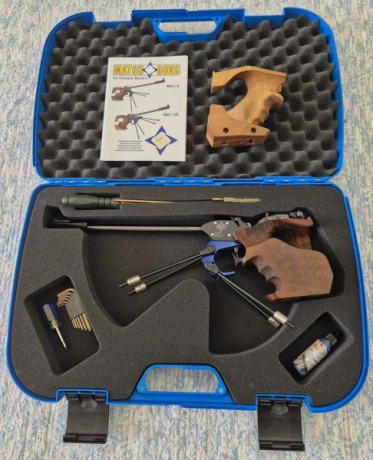 Se vende pistola libre, comprada en Junio del 2023, prácticamente sin uso, en un estado impecable, con 00