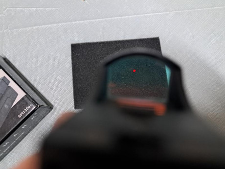 Se vende holografico  de punto rojo prácticamente nuevo, estaba montado en rifle "semi" 30-06 11