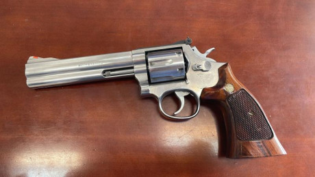 Buenas tardes,

Vendo revólver en perfecto estado, prácticamente nuevo.

Marca y modelo: S&W 357 Magnum.

Precio 00