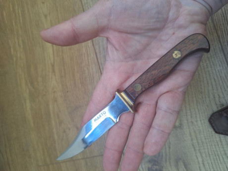*SE VENDE:* 

Cuchillo MARTO (Toledo) finales de los 70, con hoja de 11cm de largo. Nuevo, nunca usado.
Una 01