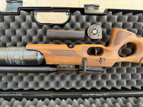 Hola que tal.Un buen amigo me ha pedido que ponga en venta,por abandono de afición,una fantástica FX Crown 11
