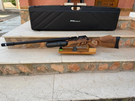 Hola que tal.Un buen amigo me ha pedido que ponga en venta,por abandono de afición,una fantástica FX Crown 20