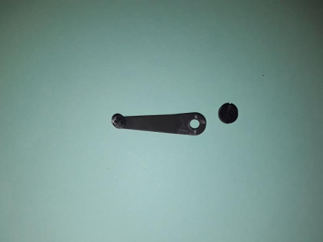 20250430_151403.jpg 
Seguro cargador con su tornillo para Sig P210 (nuevo).
70€ con envío certificado.
Contactar 00