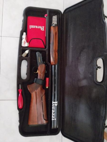 Un compañero del tiro al plato vende una escopeta superpuesta Perazzi MX2000 con cañon de 76cm y culata 02