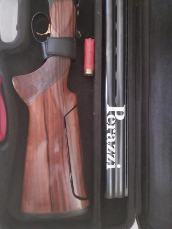 Un compañero del tiro al plato vende una escopeta superpuesta Perazzi MX2000 con cañon de 76cm y culata 11