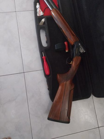 Un compañero del tiro al plato vende una escopeta superpuesta Perazzi MX2000 con cañon de 76cm y culata 10